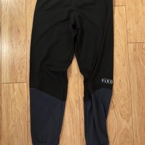 Fleo jogger size small